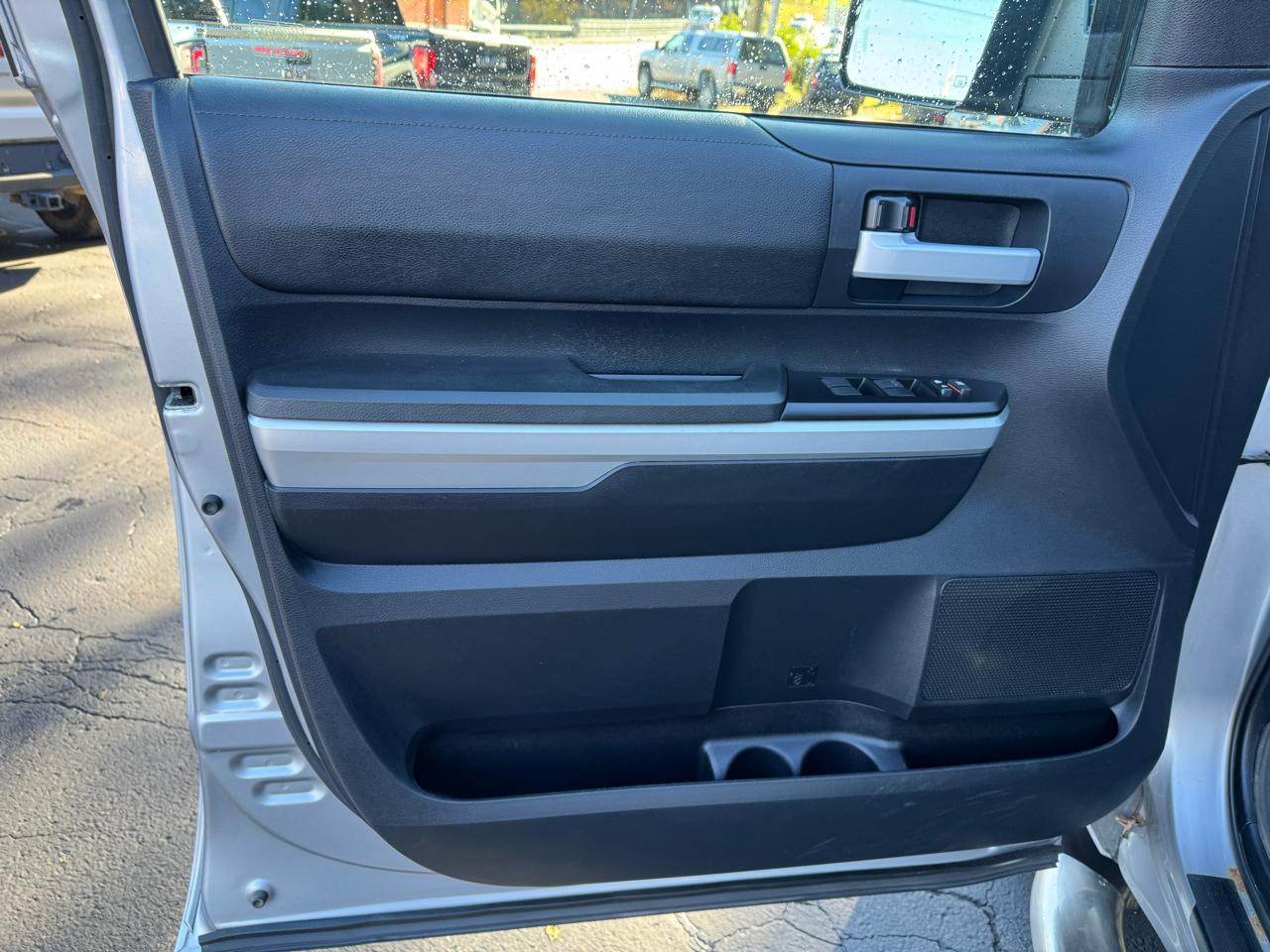 Toyota Tundra 4WD Truck Double Cab 4.6L V8 6-Spd AT SR5 (Natl) 2015