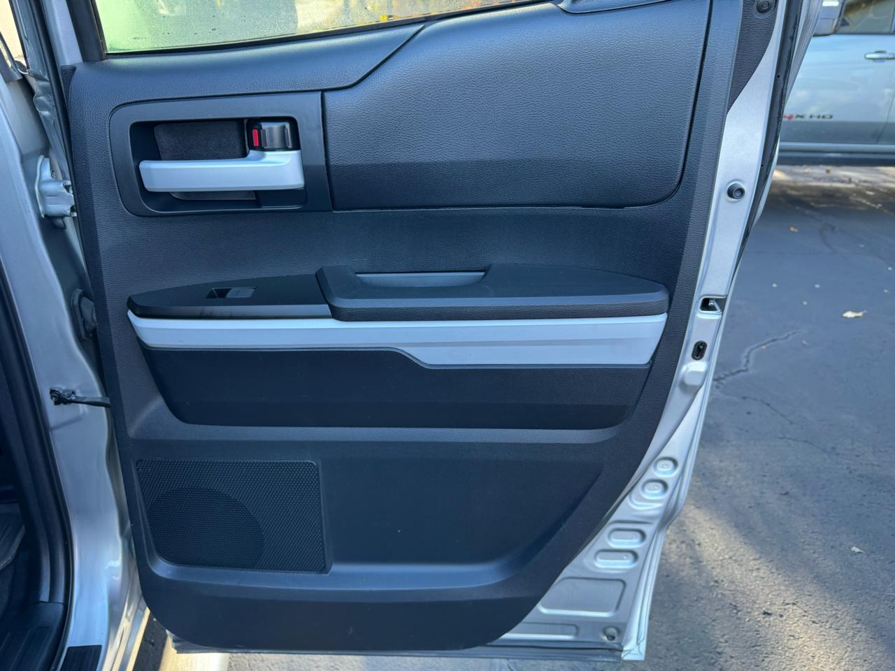 Toyota Tundra 4WD Truck Double Cab 4.6L V8 6-Spd AT SR5 (Natl) 2015