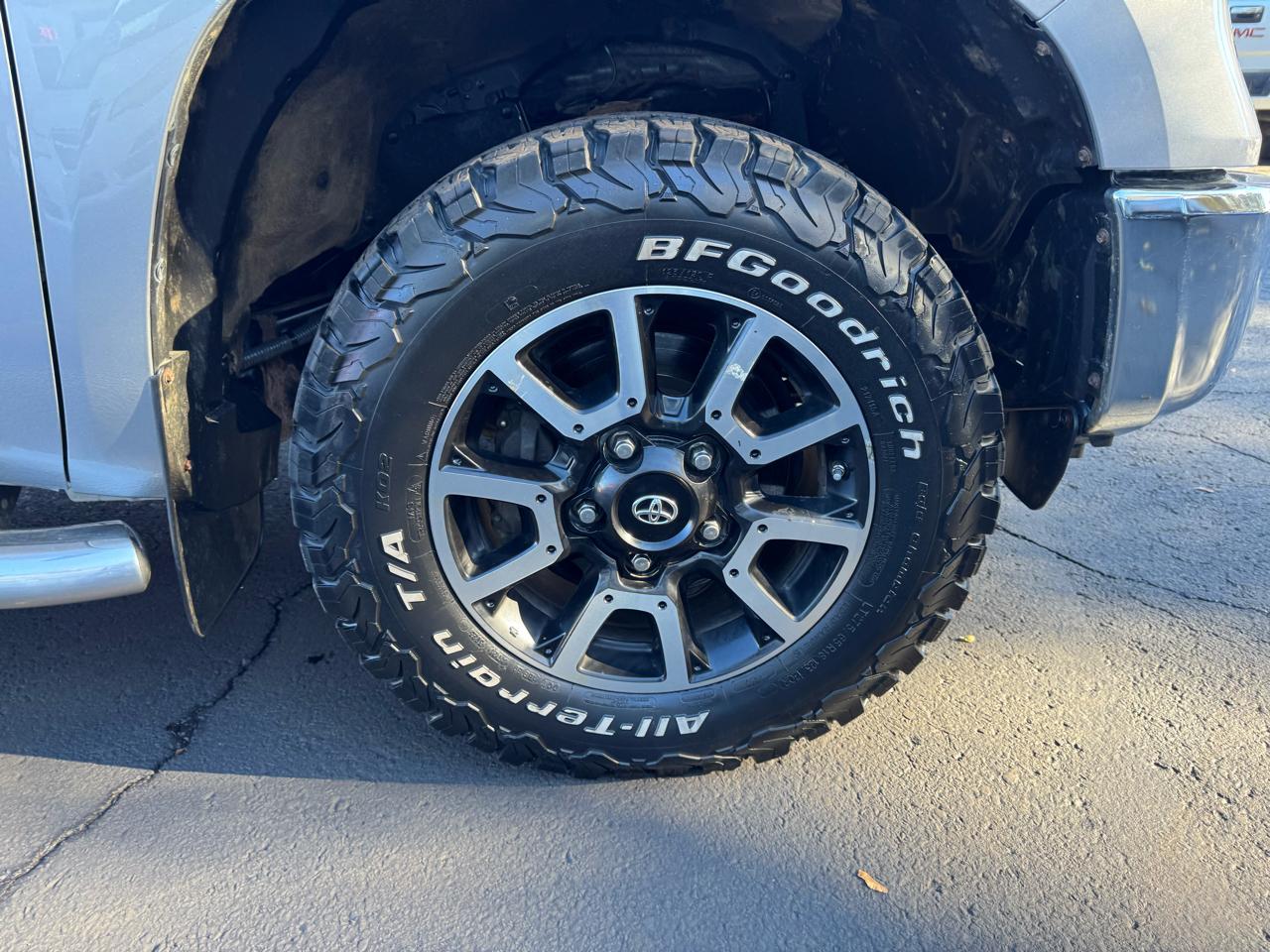 Toyota Tundra 4WD Truck Double Cab 4.6L V8 6-Spd AT SR5 (Natl) 2015