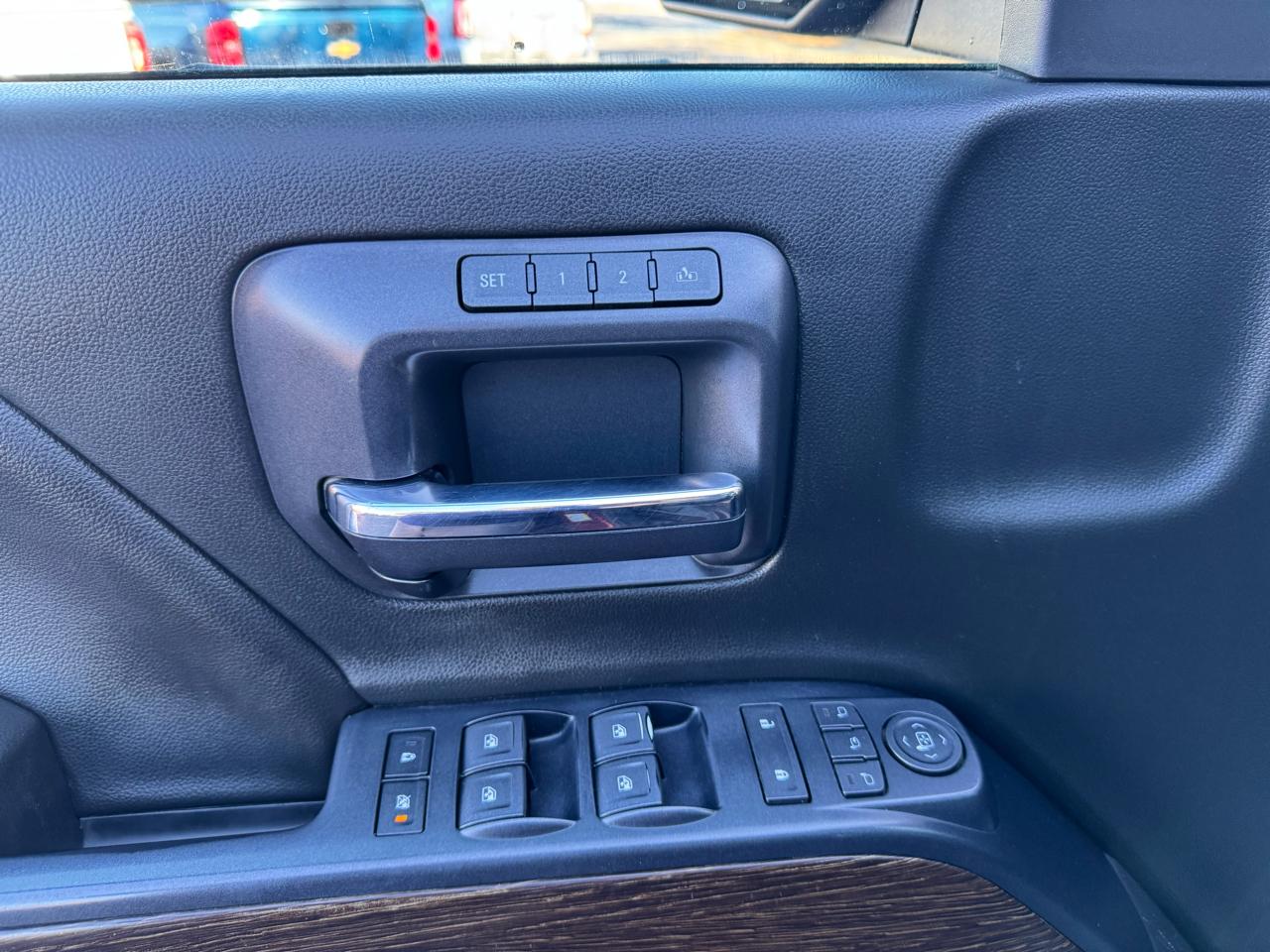 GMC Sierra 1500 4WD Crew Cab 143.5" Denali 2018