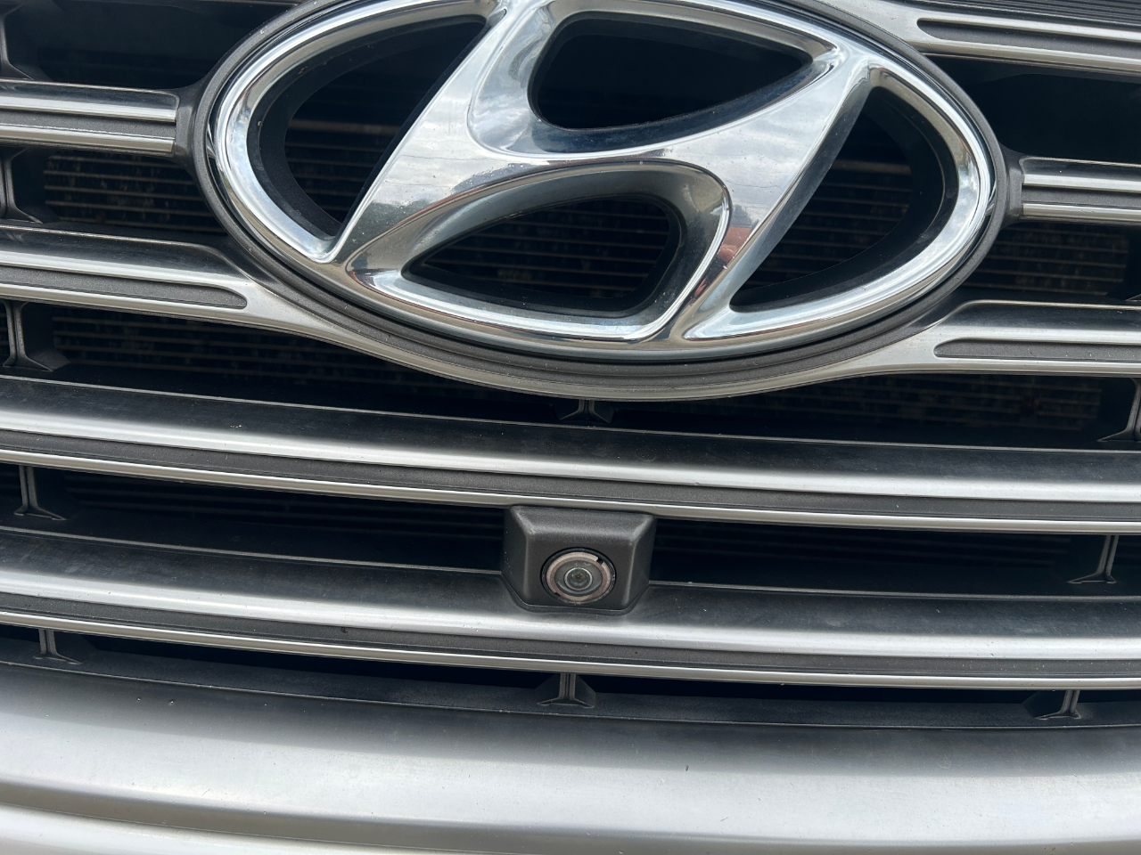 2017 Hyundai Santa Fe Limited Ultimate photo 2