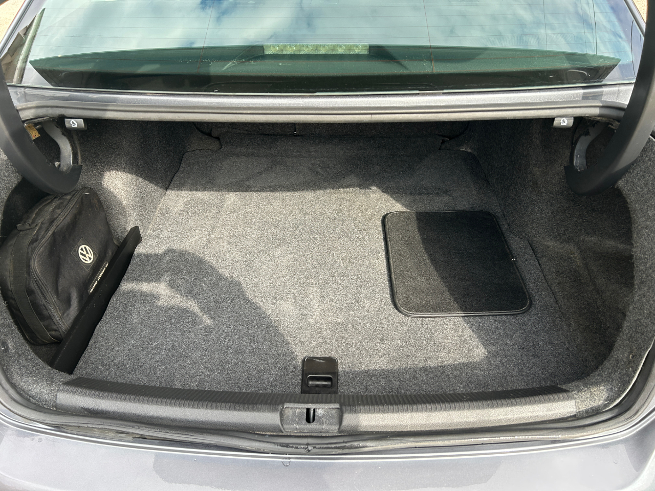 2014 Volkswagen Passat Wolfsburg Edition photo 2