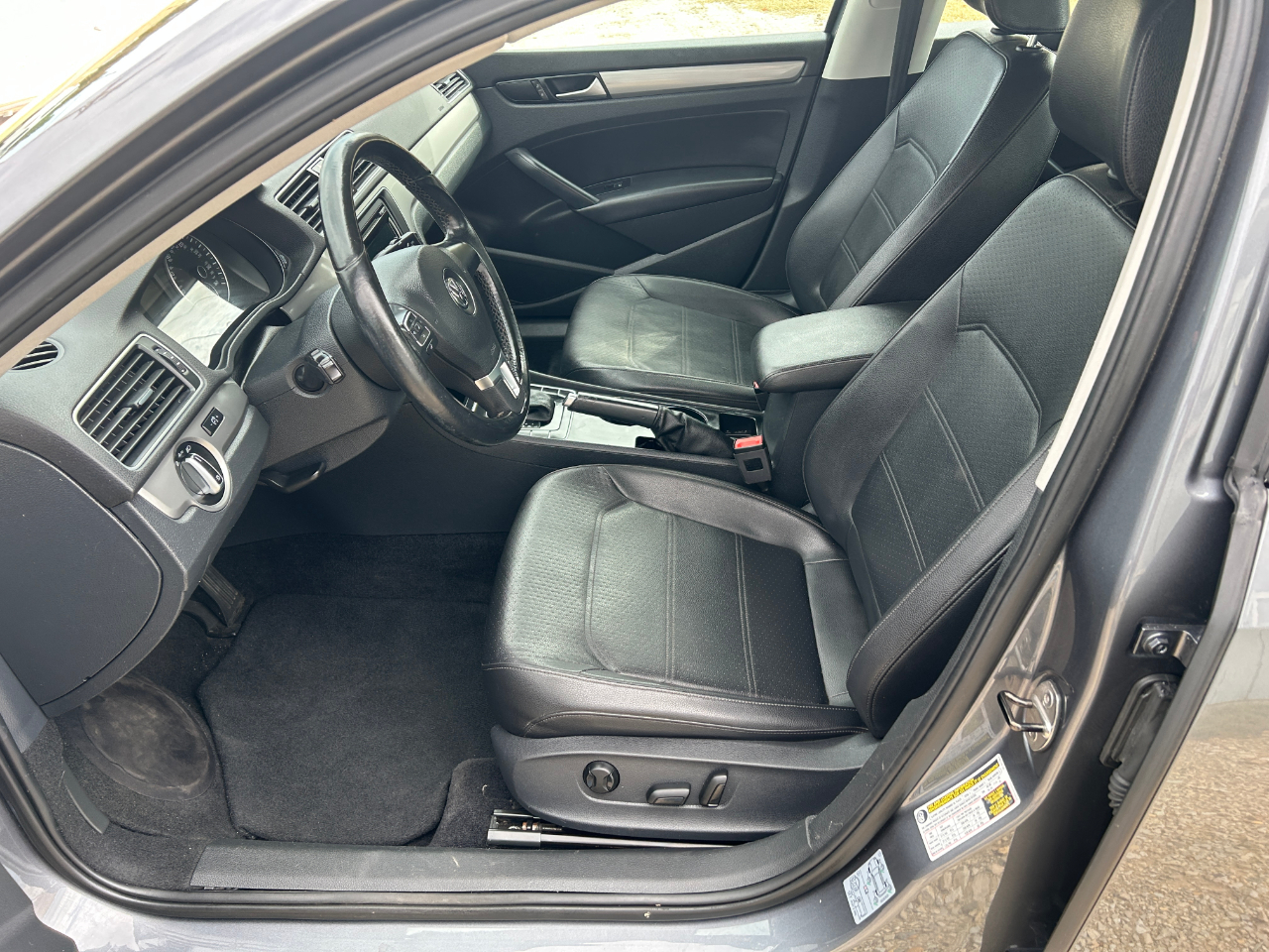 2014 Volkswagen Passat Wolfsburg Edition photo 3