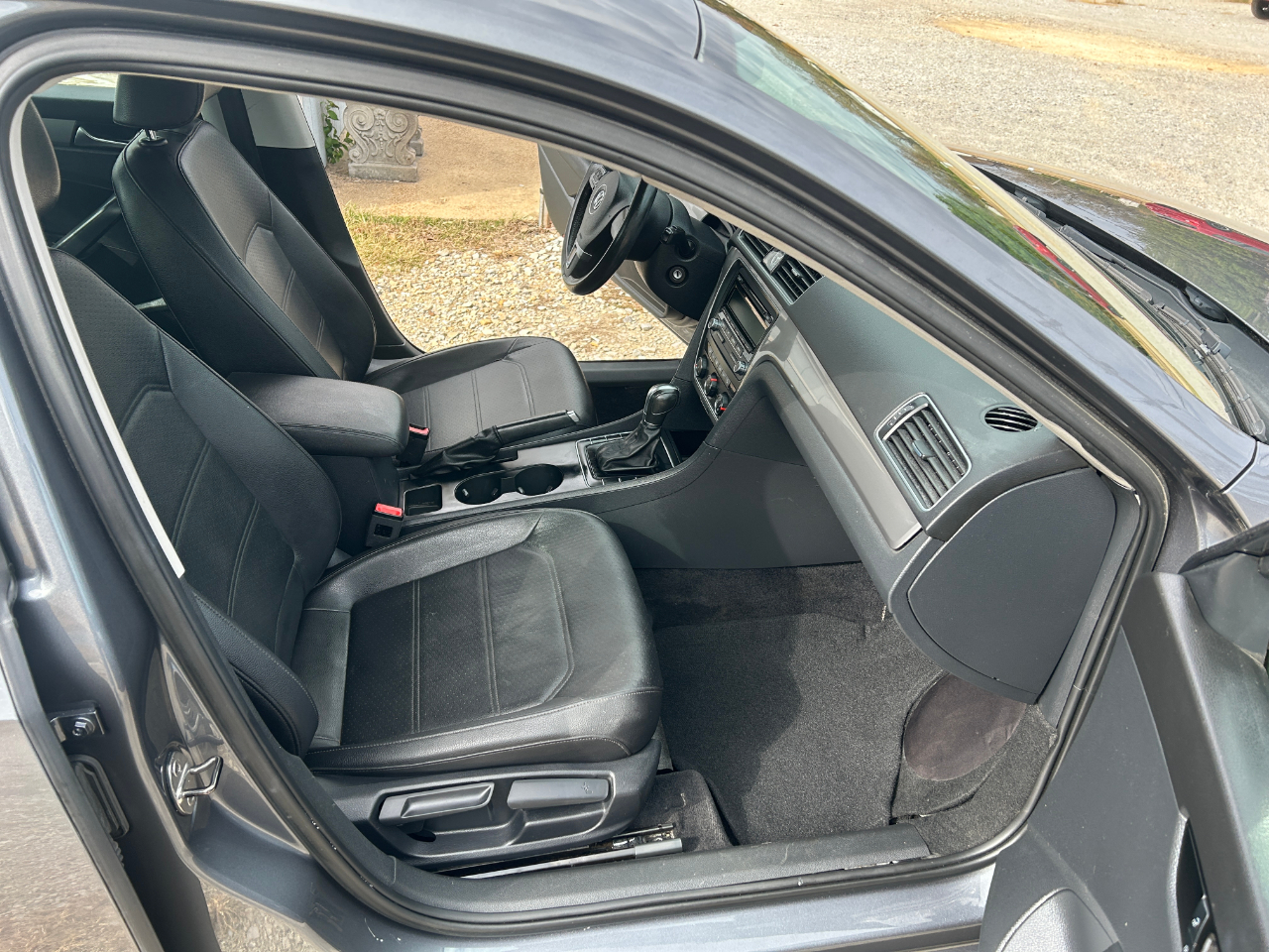 2014 Volkswagen Passat Wolfsburg Edition photo 4