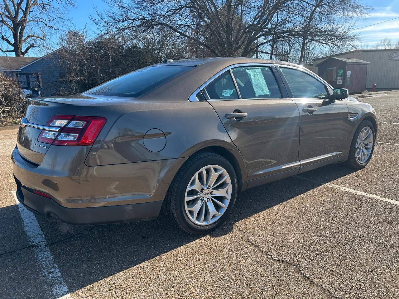 Ford Taurus Limited FWD 2016