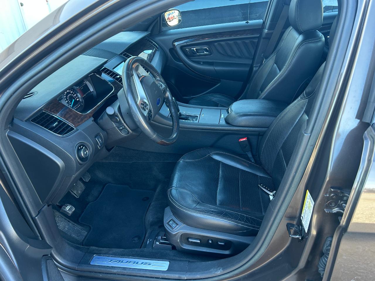 Ford Taurus Limited FWD 2016