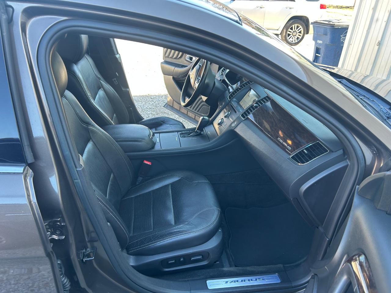 Ford Taurus Limited FWD 2016