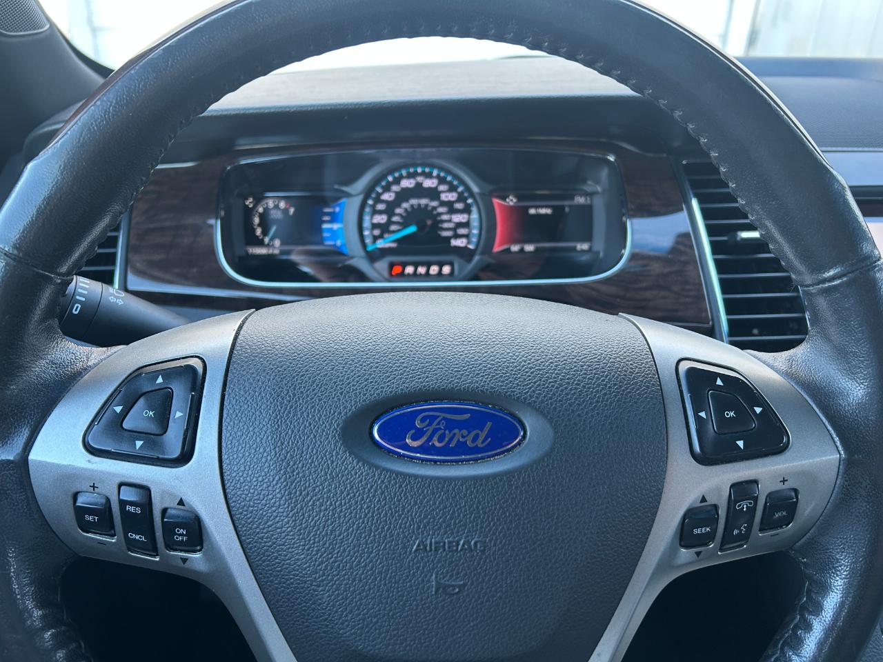 Ford Taurus Limited FWD 2016