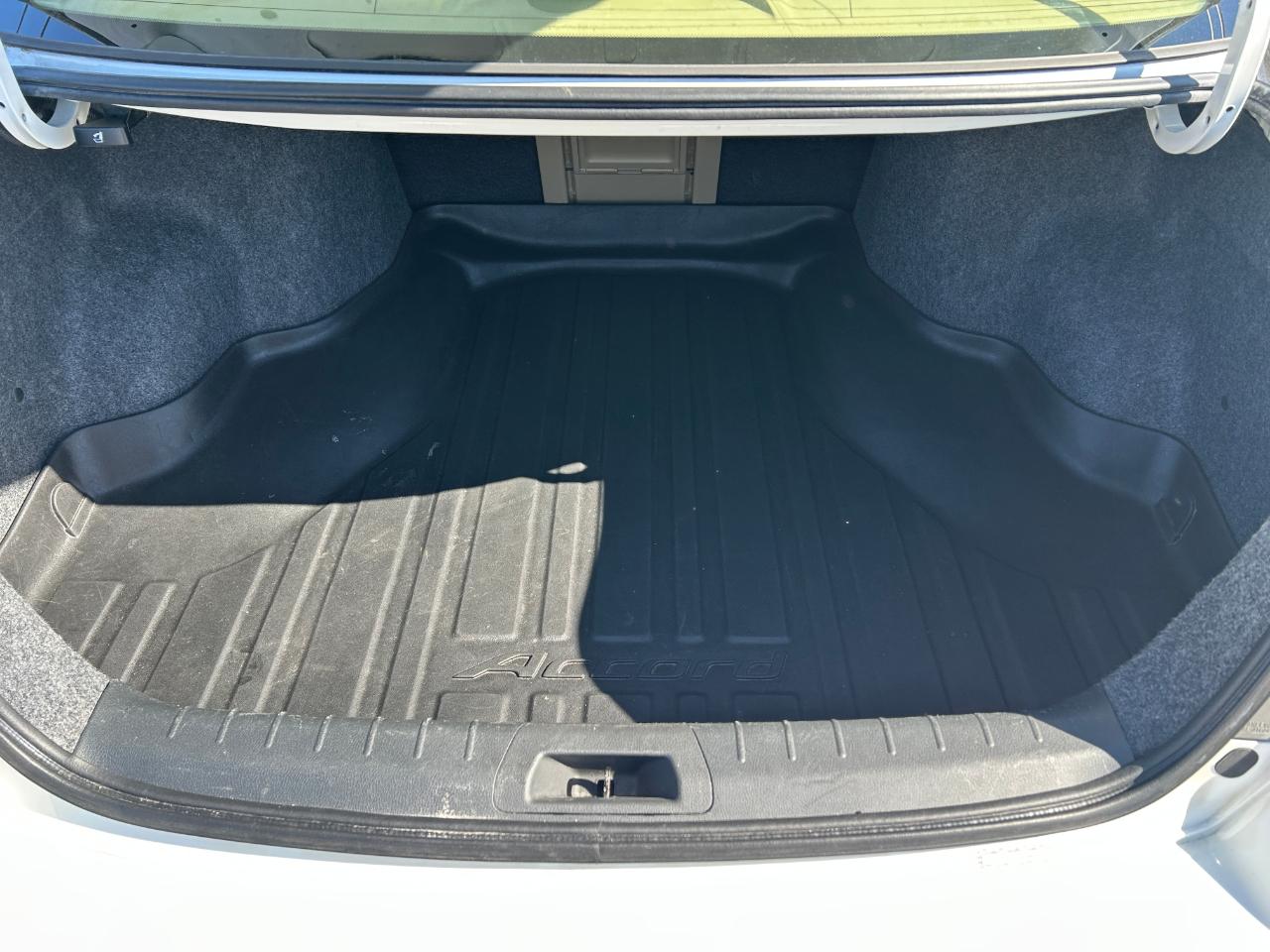 Honda Accord LX sedan AT 2012