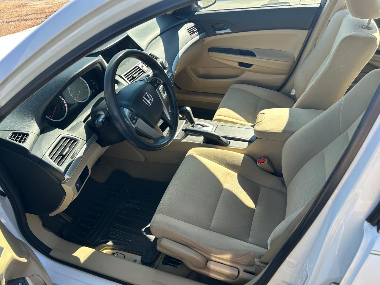 Honda Accord LX sedan AT 2012