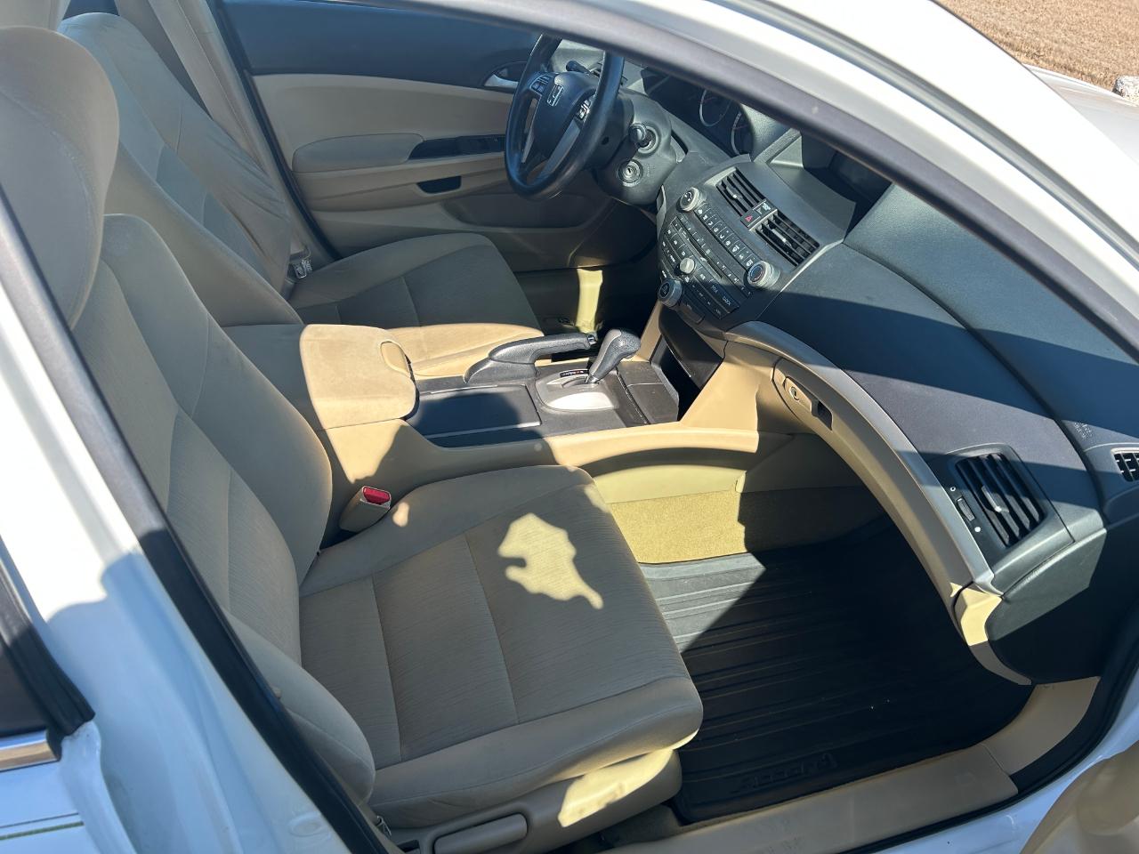 Honda Accord LX sedan AT 2012