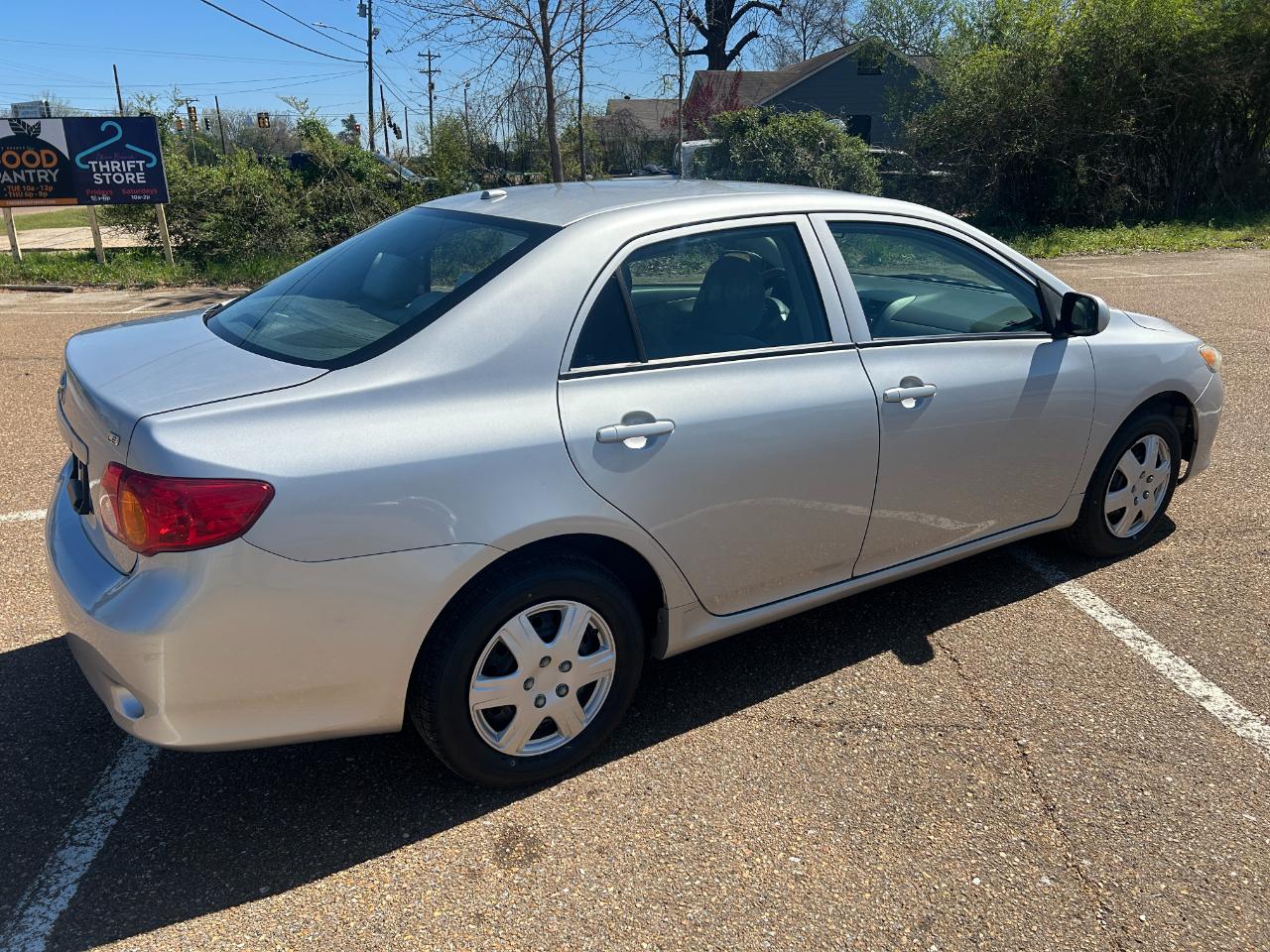 Toyota Corolla LE 4-Speed AT 2010
