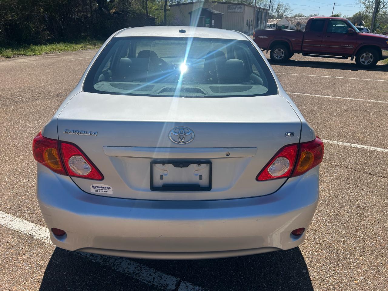 Toyota Corolla LE 4-Speed AT 2010