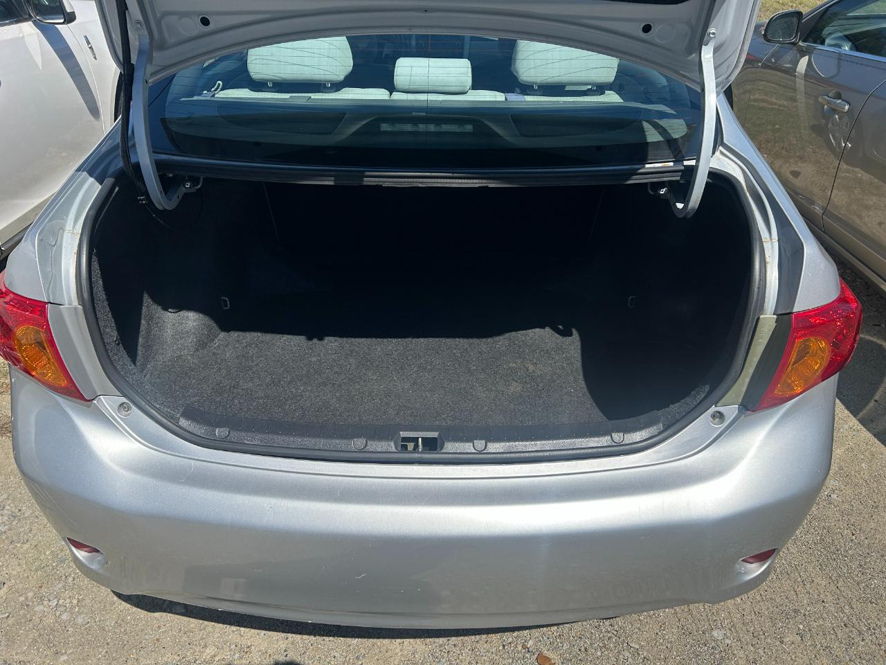 Toyota Corolla LE 4-Speed AT 2010