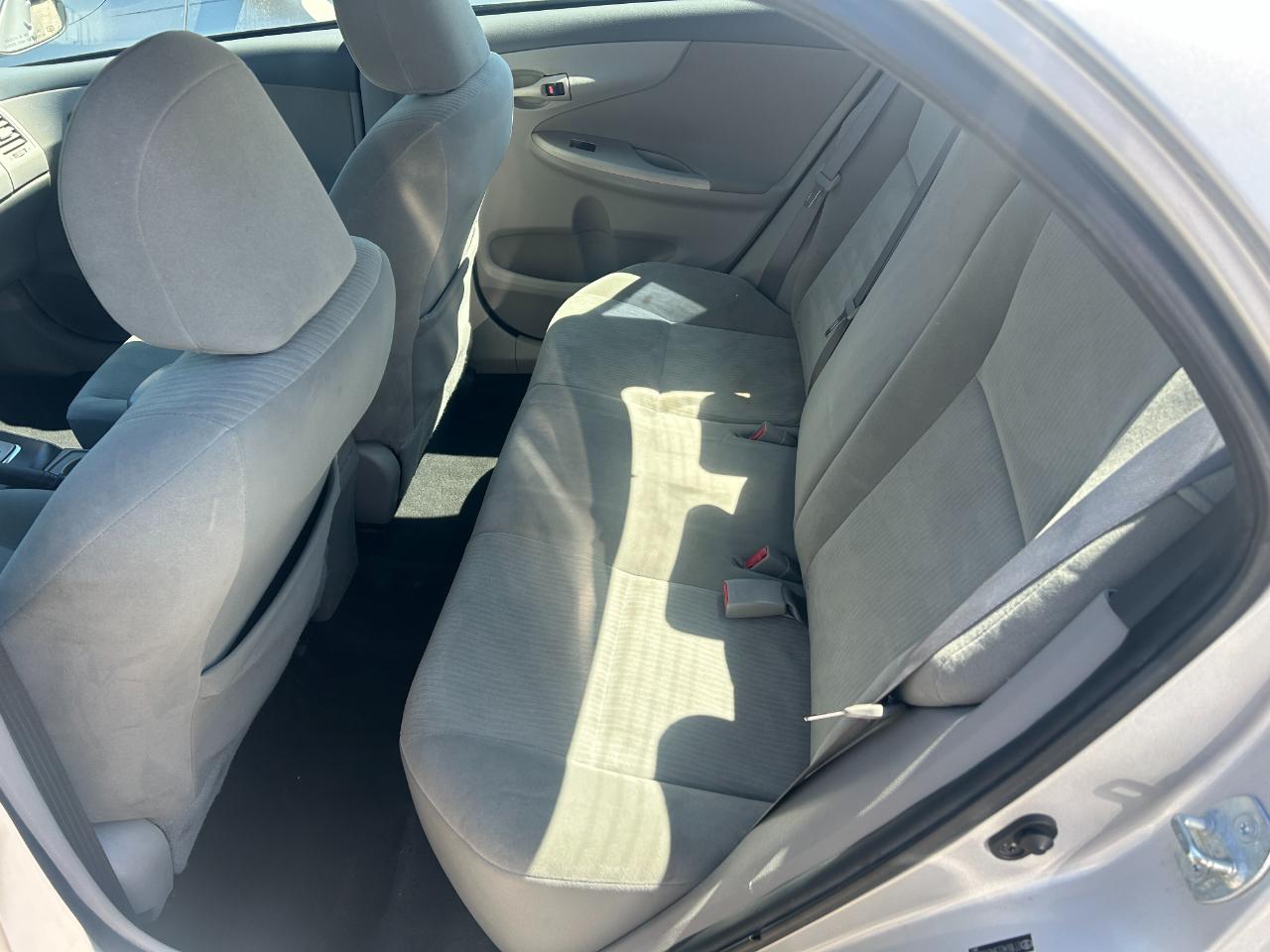 Toyota Corolla LE 4-Speed AT 2010