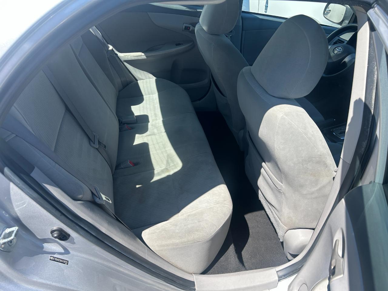 Toyota Corolla LE 4-Speed AT 2010