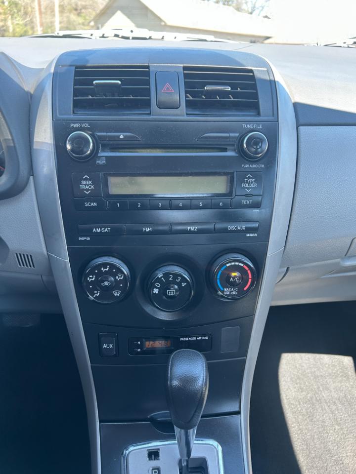 Toyota Corolla LE 4-Speed AT 2010