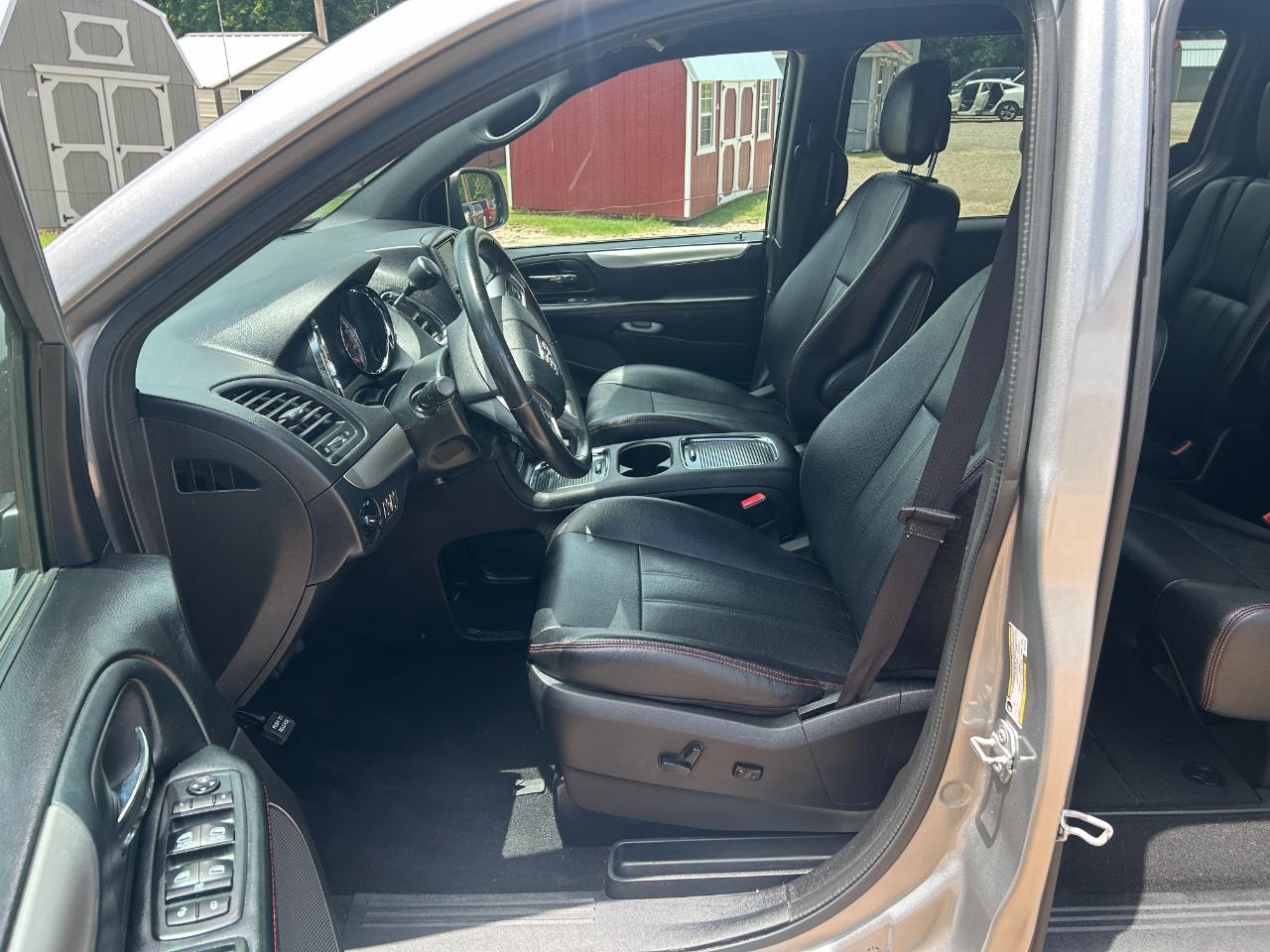 2016 Dodge Grand Caravan R/T - Photo 12