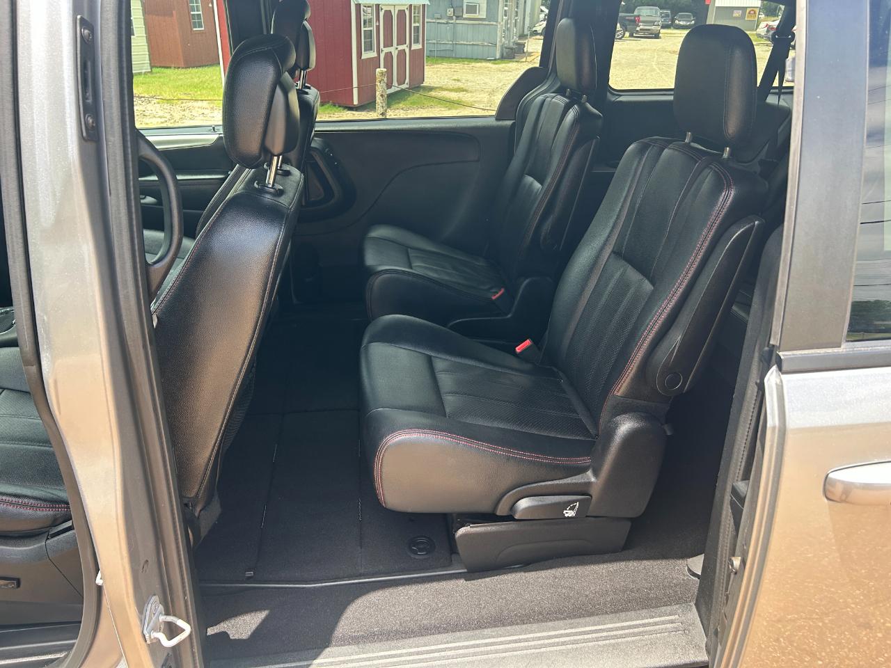 2016 Dodge Grand Caravan R/T - Photo 14