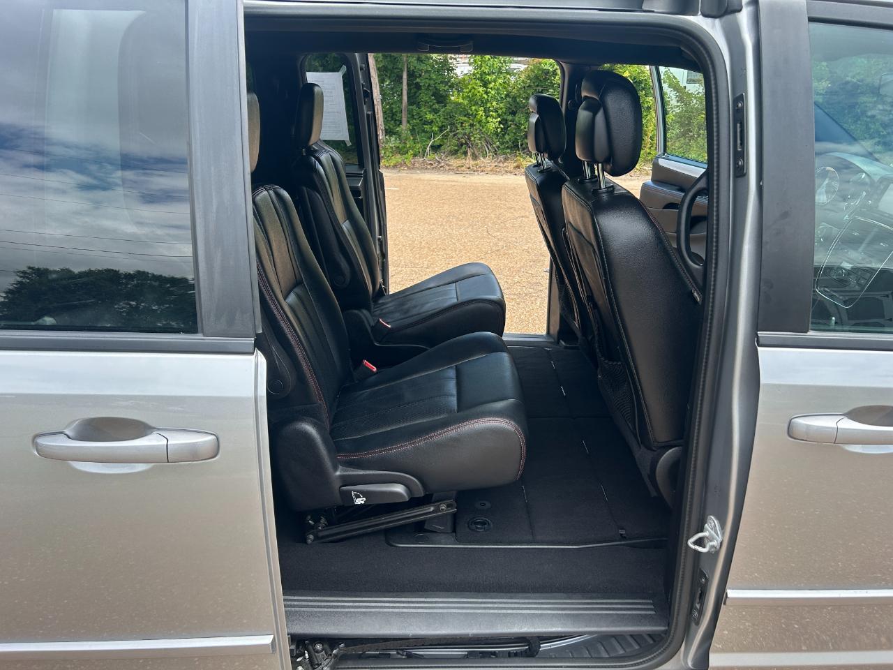 2016 Dodge Grand Caravan R/T - Photo 16