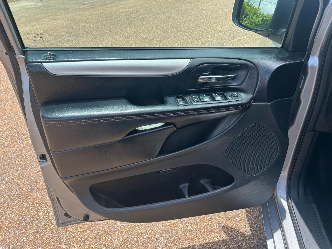 2016 Dodge Grand Caravan R/T - Photo 28
