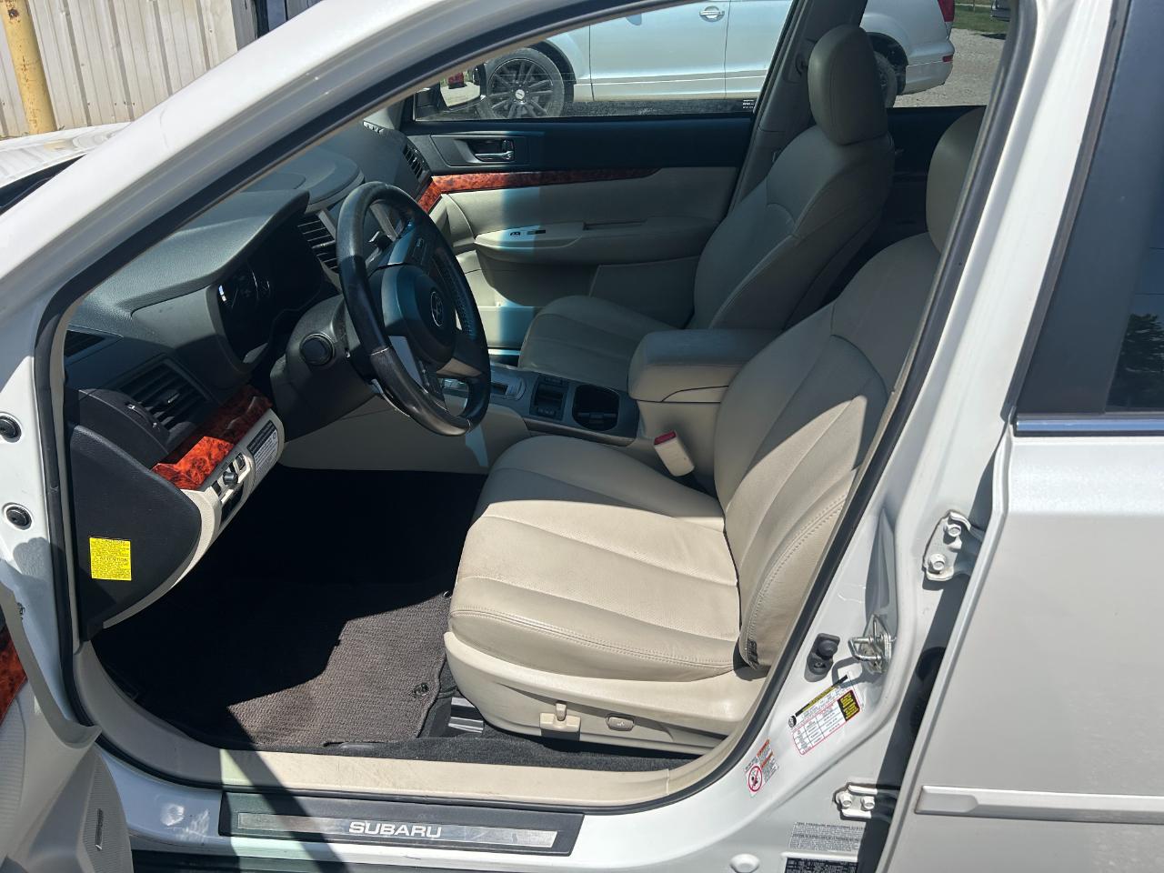 Subaru Outback 4dr Wgn H6 Auto 3.6R Limited Pwr Moon/Nav 2011