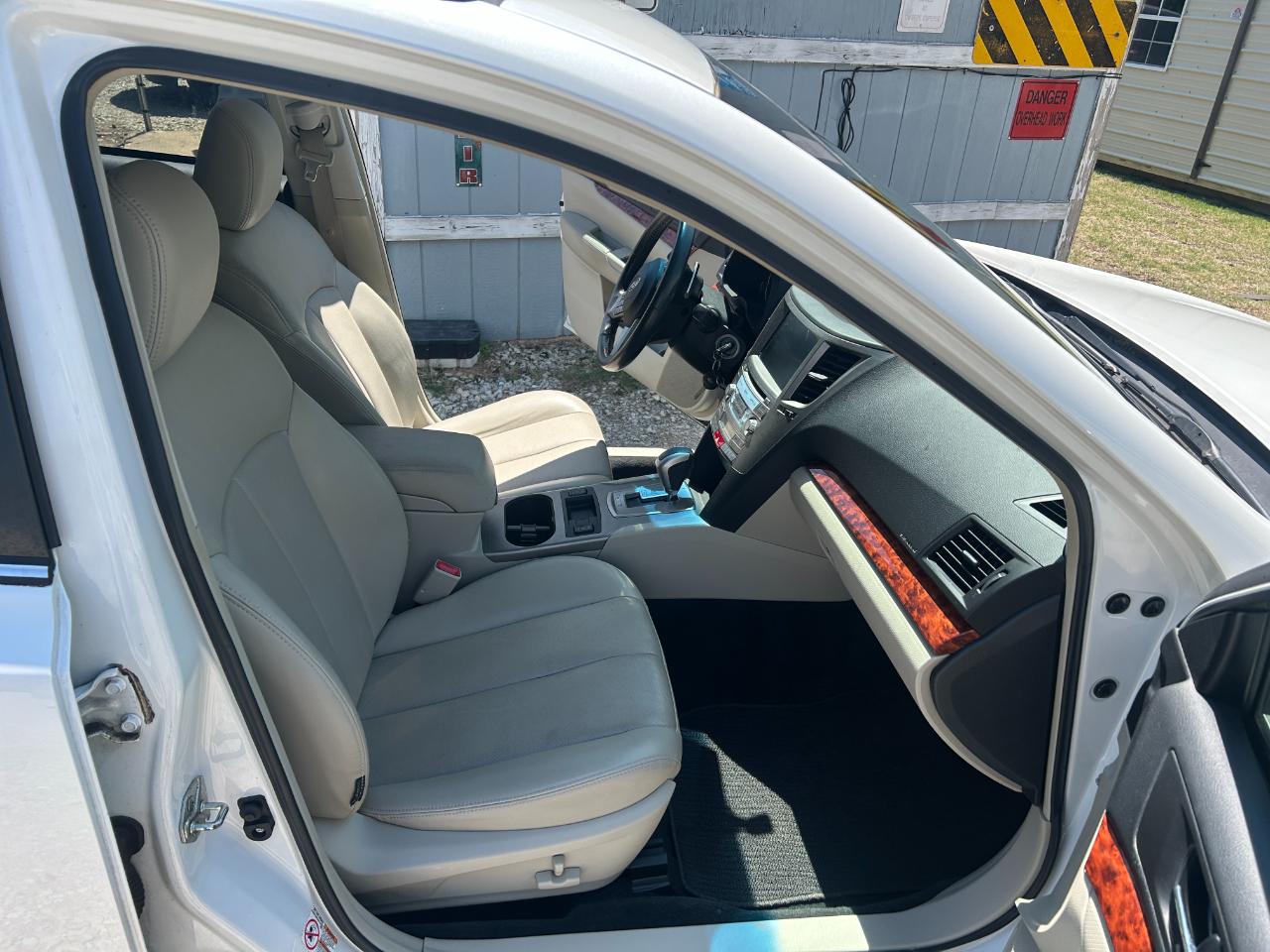 Subaru Outback 4dr Wgn H6 Auto 3.6R Limited Pwr Moon/Nav 2011