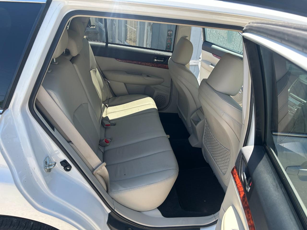 Subaru Outback 4dr Wgn H6 Auto 3.6R Limited Pwr Moon/Nav 2011