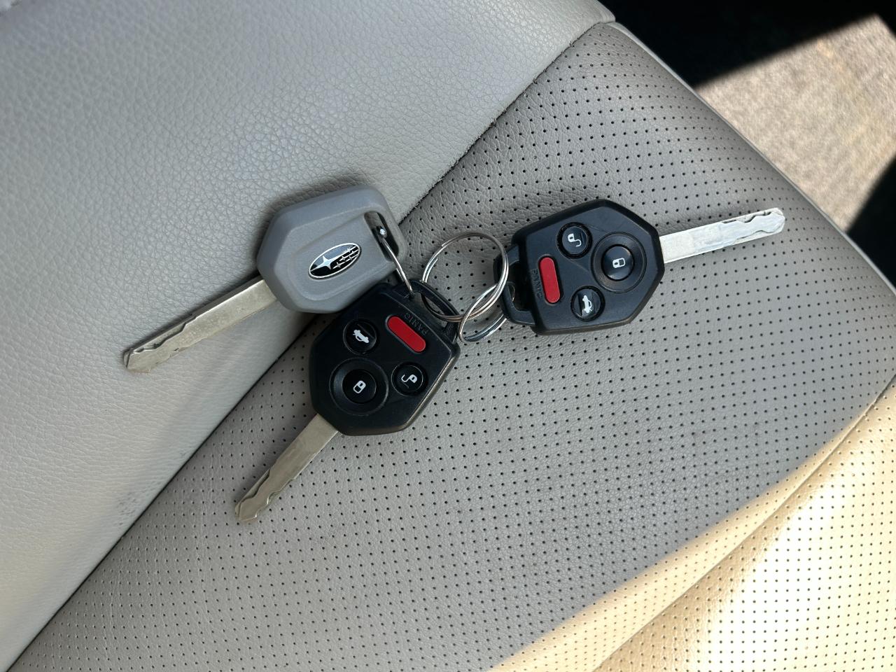 Subaru Outback 4dr Wgn H6 Auto 3.6R Limited Pwr Moon/Nav 2011