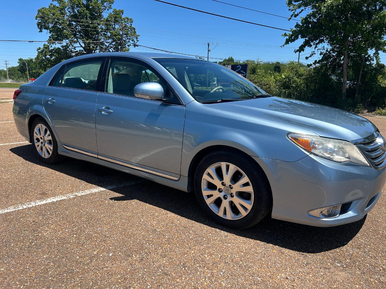 Toyota Avalon 4dr Sdn (Natl) 2011