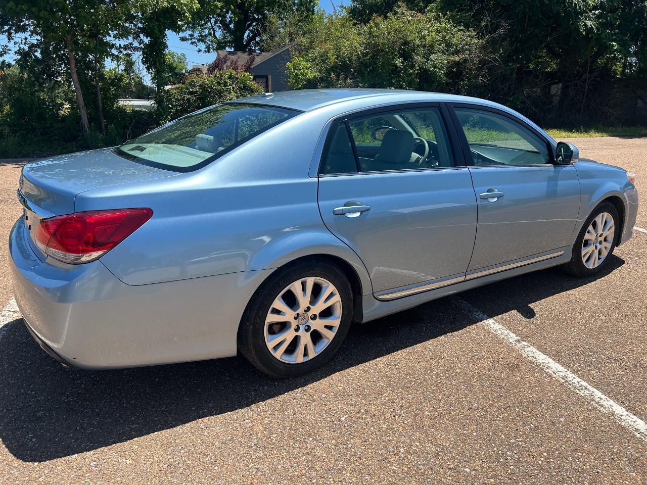 Toyota Avalon 4dr Sdn (Natl) 2011