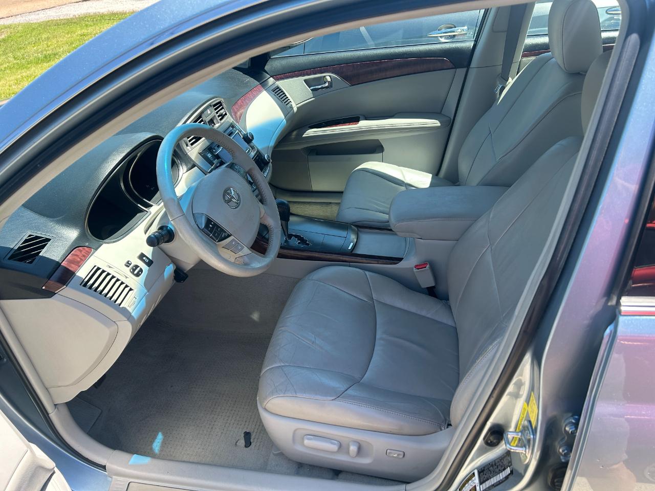 Toyota Avalon 4dr Sdn (Natl) 2011