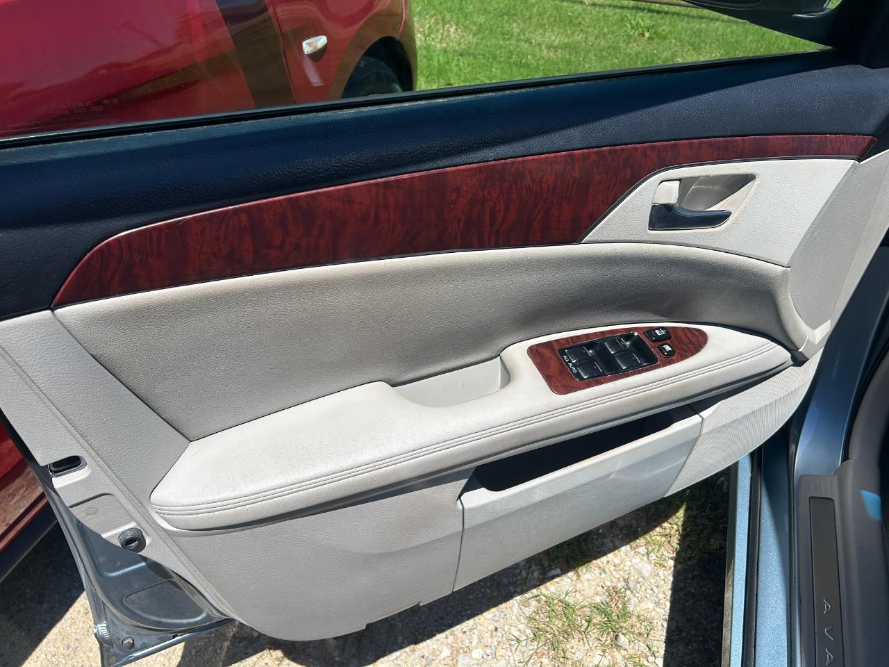 Toyota Avalon 4dr Sdn (Natl) 2011