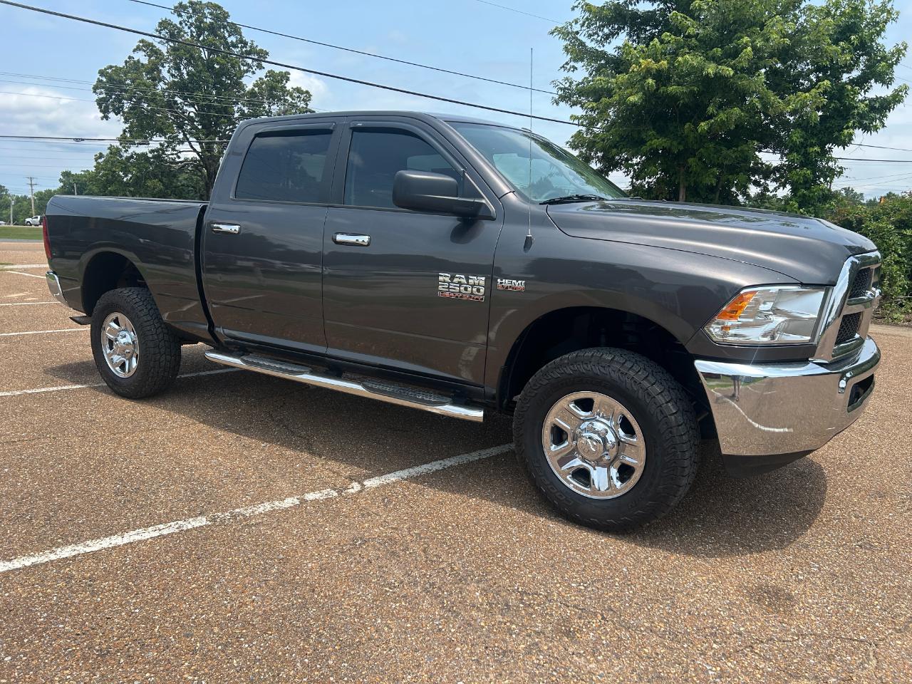 RAM 2500 SLT 4x4 Crew Cab 6'4" Box 2017