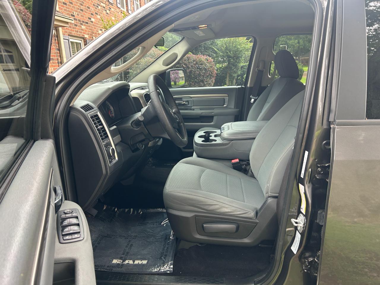 RAM 2500 SLT 4x4 Crew Cab 6'4" Box 2017