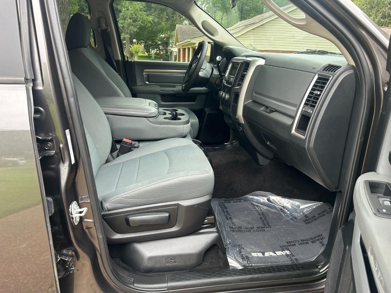 RAM 2500 SLT 4x4 Crew Cab 6'4" Box 2017