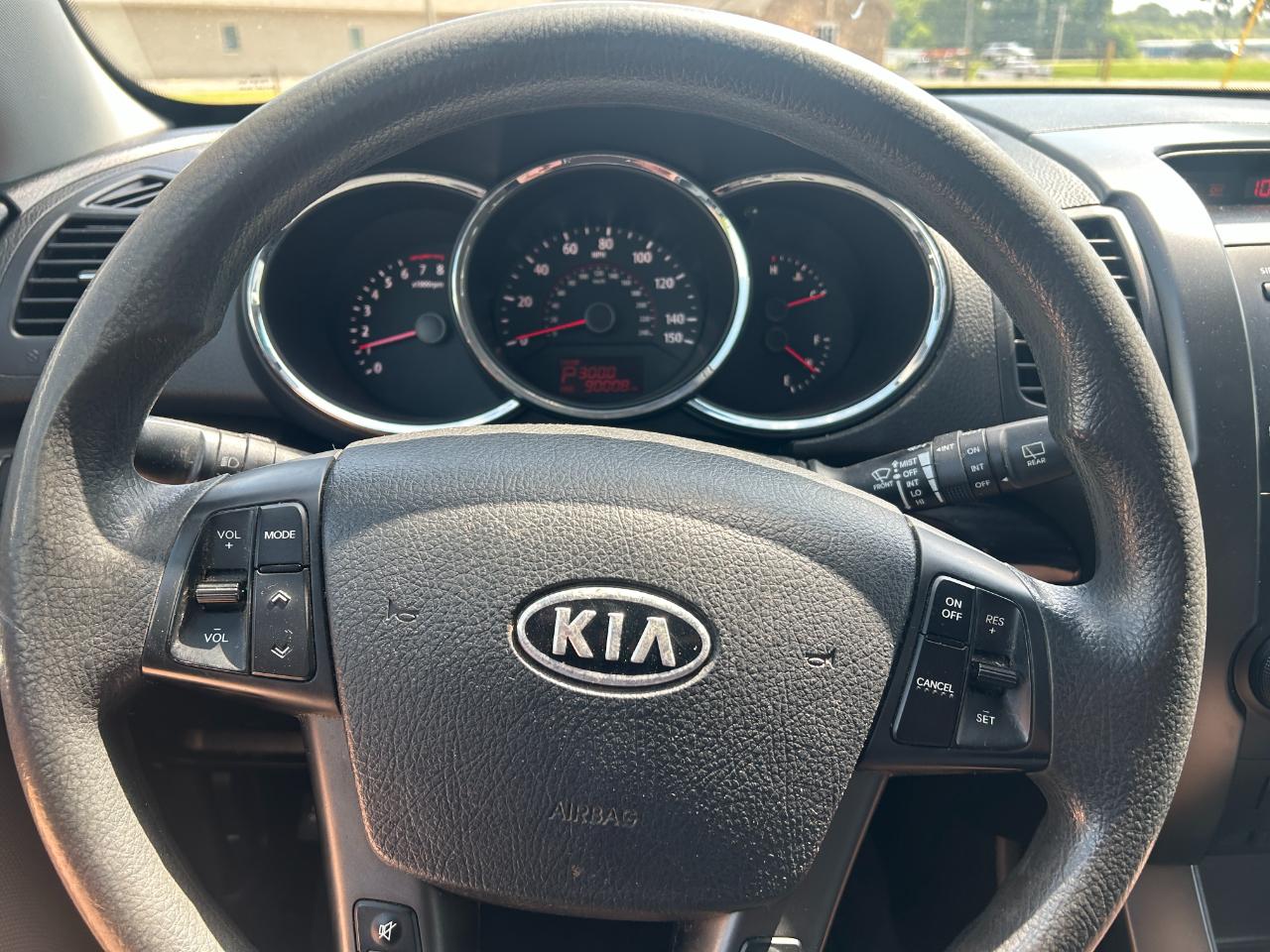 Kia Sorento 2WD 4dr I4 LX 2011