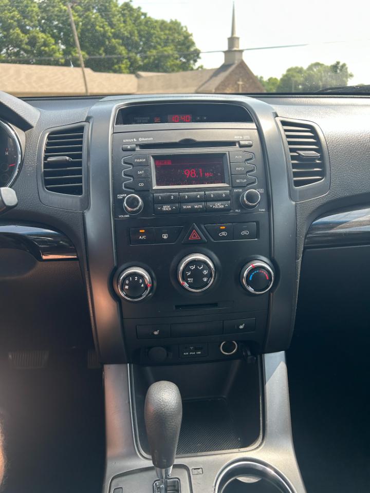 Kia Sorento 2WD 4dr I4 LX 2011