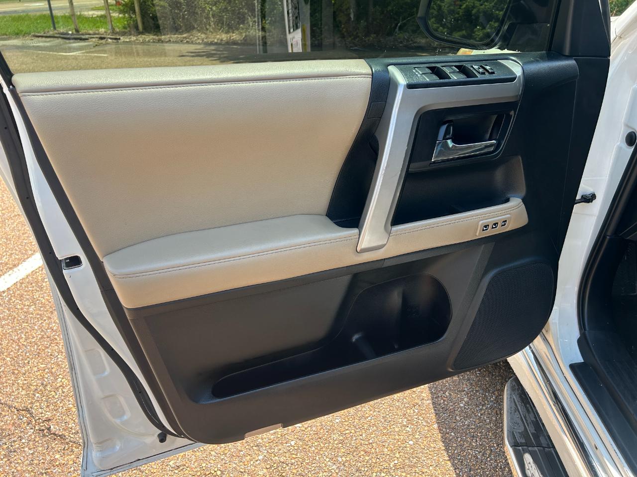 Toyota 4Runner RWD 4dr V6 Limited (Natl) 2015