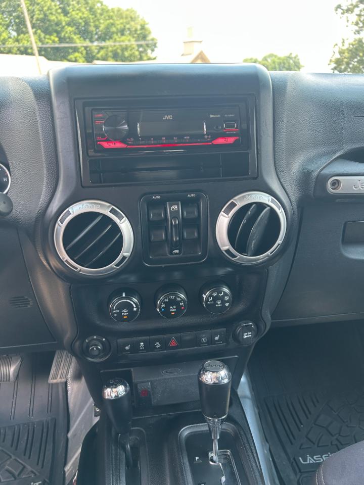 2013 Jeep Wrangler Unlimited Sahara - Photo 18