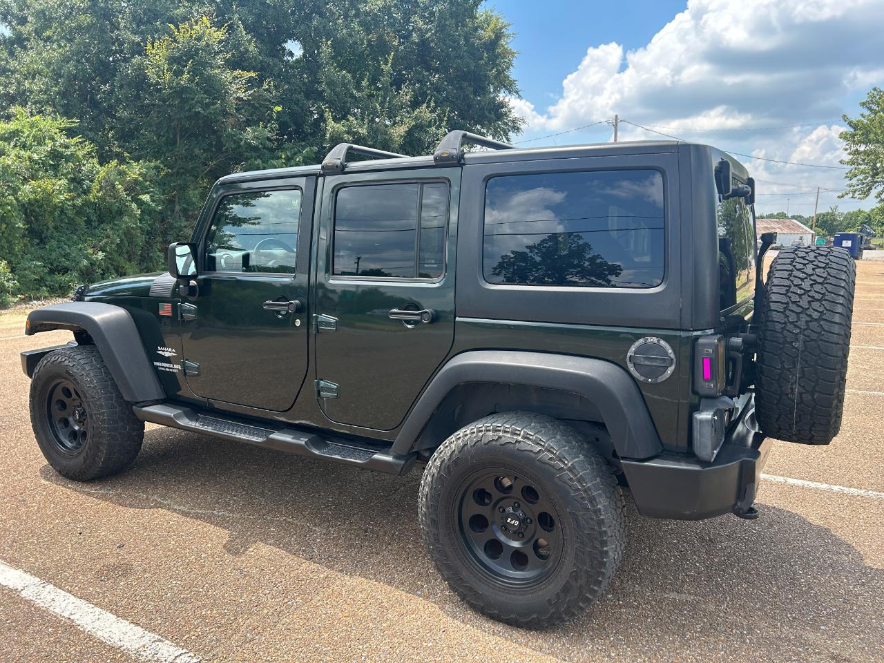 Jeep Wrangler Unlimited 4WD 4dr Sahara 2011