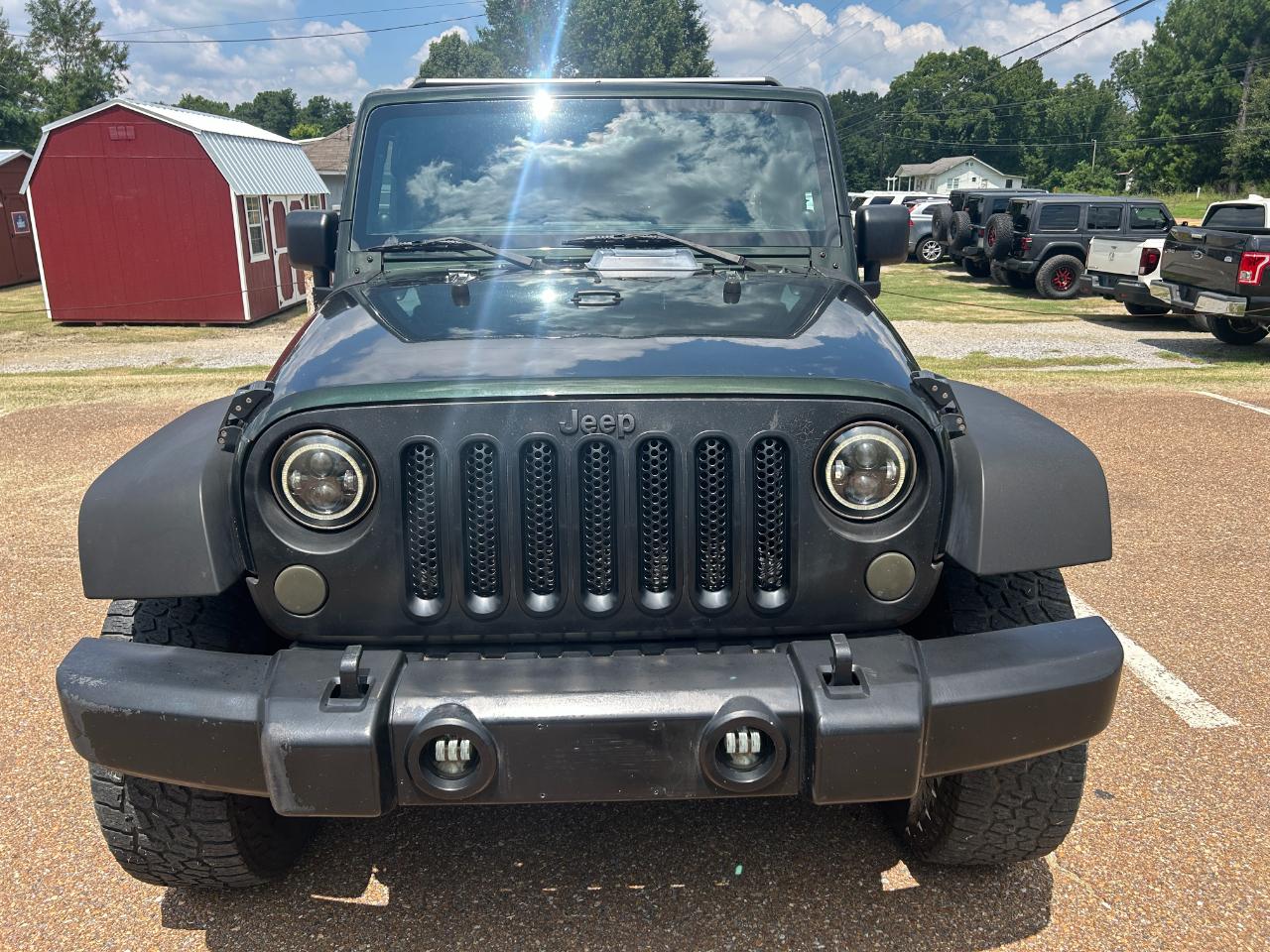 Jeep Wrangler Unlimited 4WD 4dr Sahara 2011