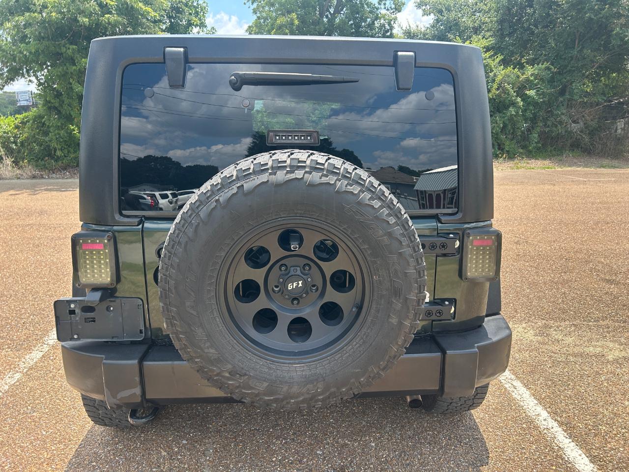 Jeep Wrangler Unlimited 4WD 4dr Sahara 2011