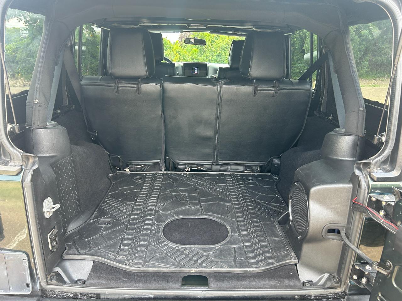 Jeep Wrangler Unlimited 4WD 4dr Sahara 2011