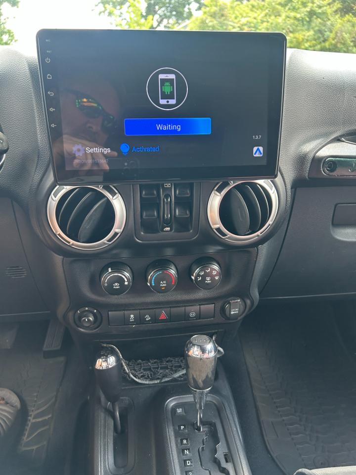 Jeep Wrangler Unlimited 4WD 4dr Sahara 2011