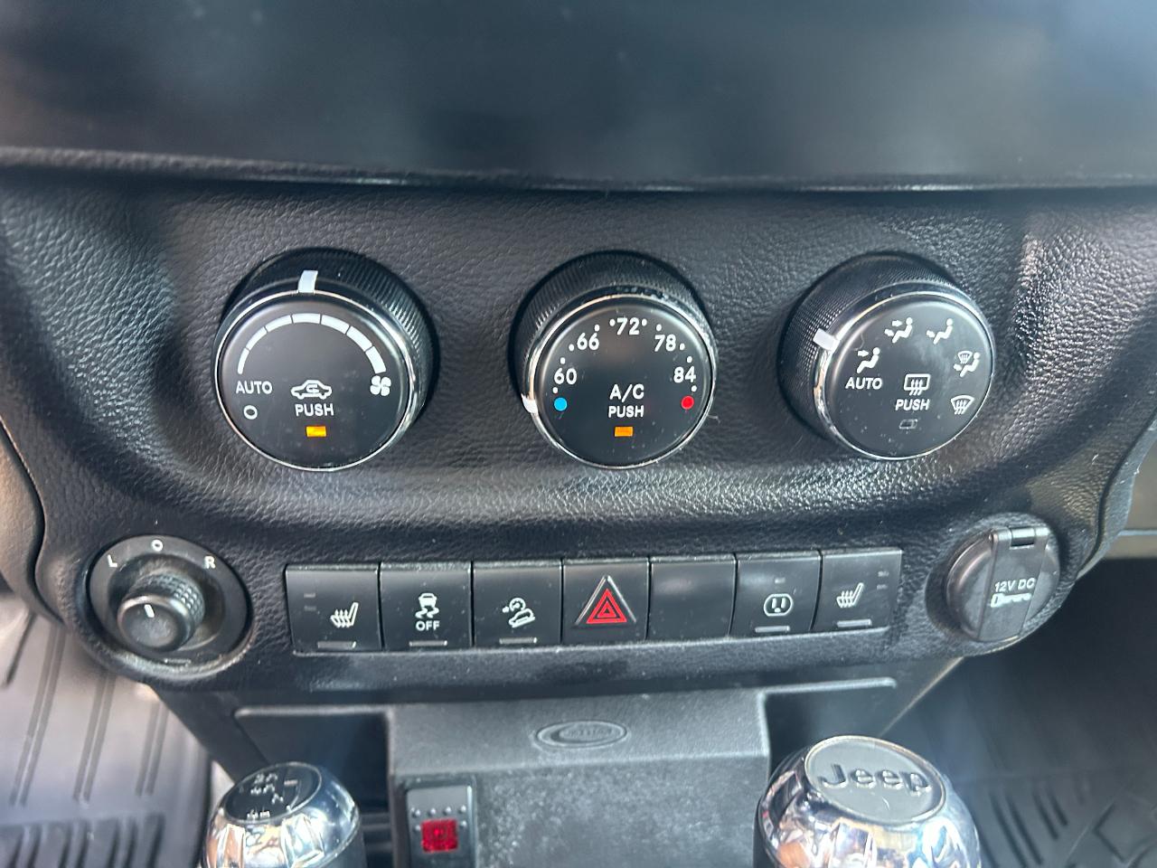 Jeep Wrangler Unlimited 4WD 4dr Sahara 2011