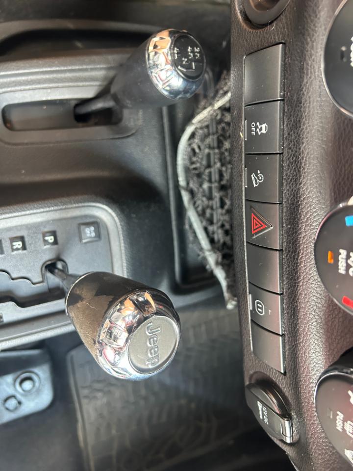 Jeep Wrangler Unlimited 4WD 4dr Sahara 2011