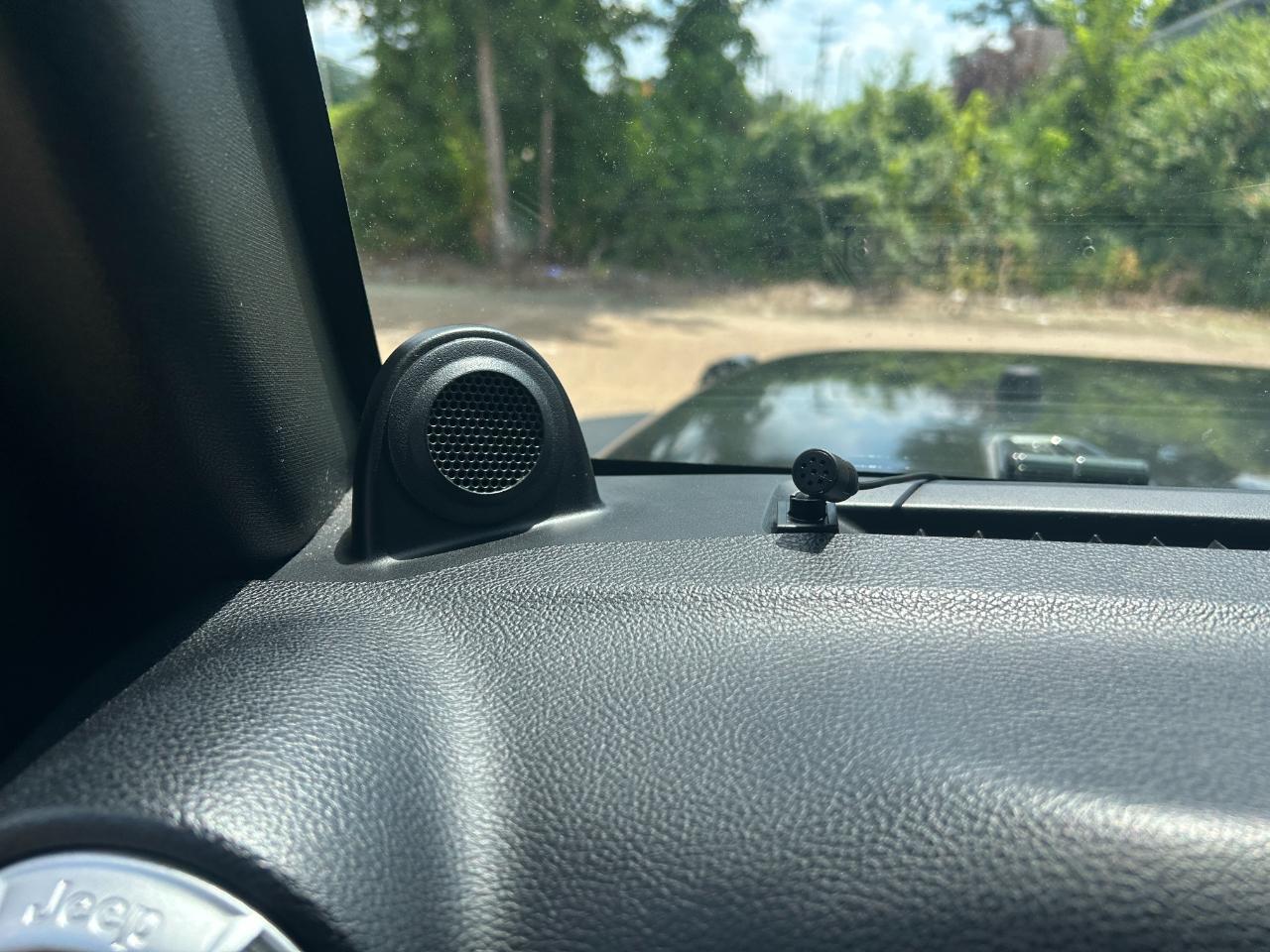 Jeep Wrangler Unlimited 4WD 4dr Sahara 2011
