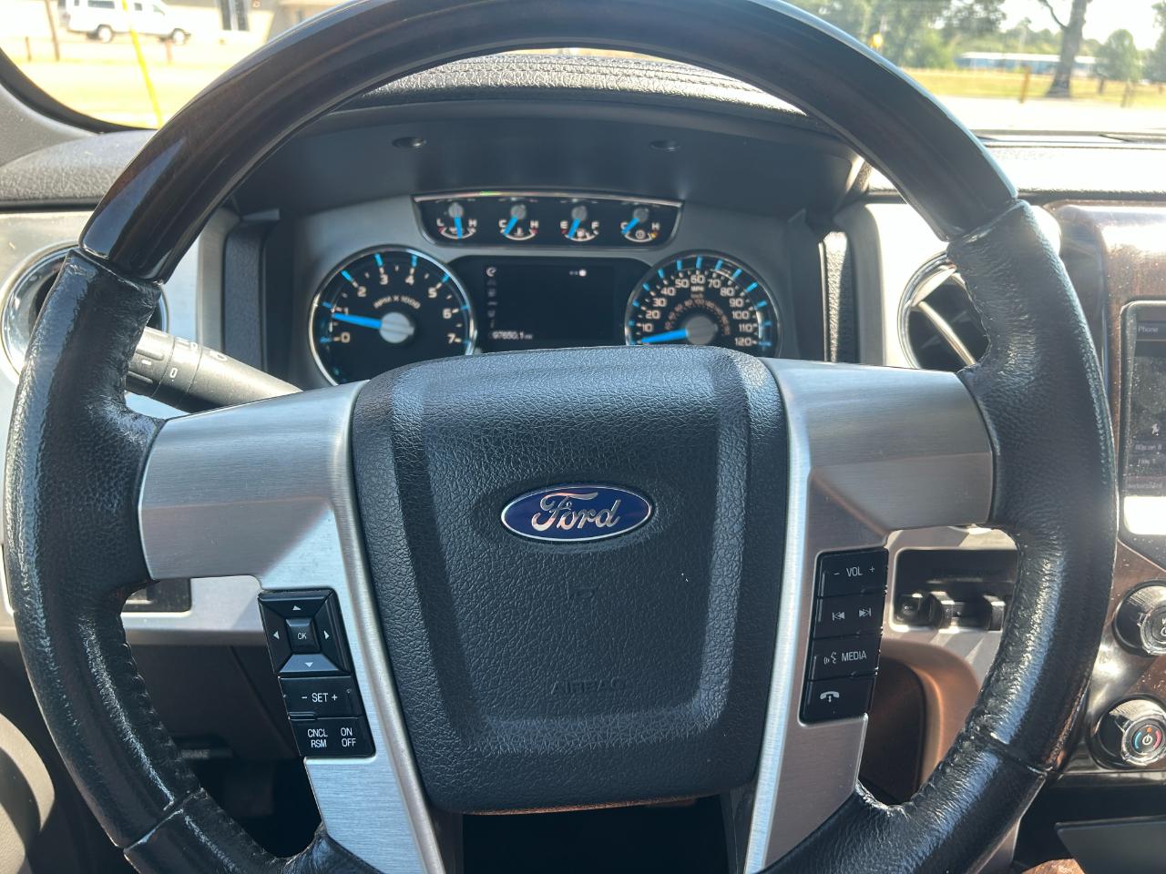 Ford F-150 4WD SuperCrew 145" Platinum 2013