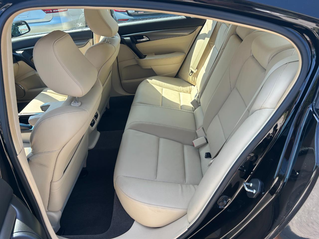 Acura TL 4dr Sdn Auto 2WD 2012